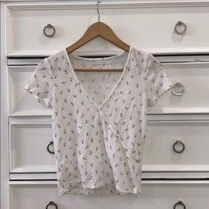 ✰ white floral AE shirt !